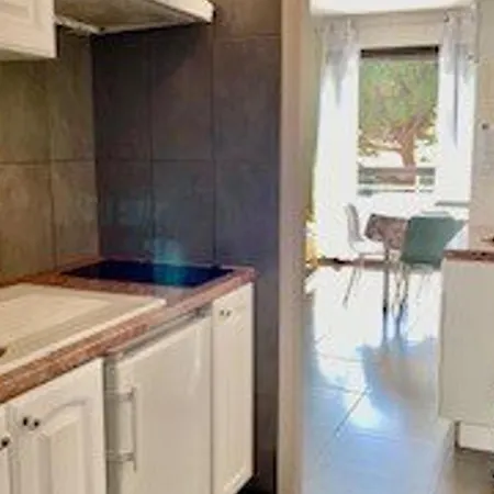 Apartment Cosy 24 M² Avec Balcon, Proche Cures Et Centre-ville, Animaux Bienvenus ! - Fr-1-703-109 *